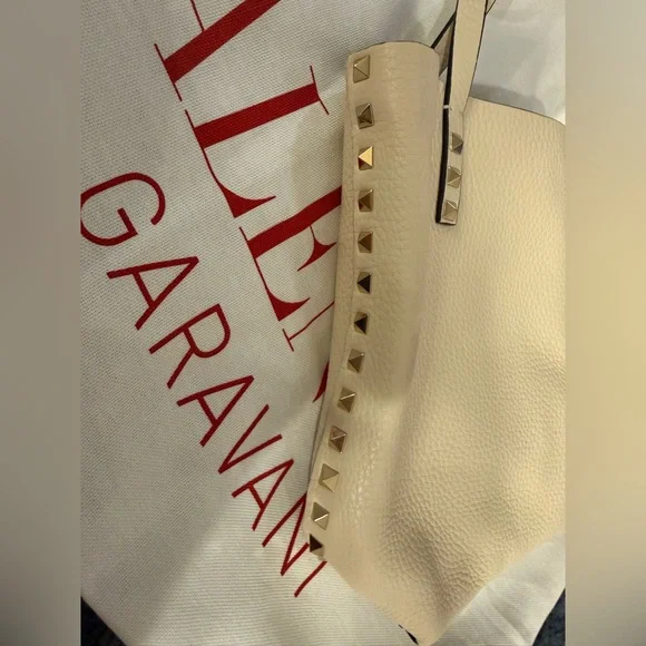 Valentino Garavani Rockstud Tote Bag Cream Leather Medium - Picture 3 of 5
